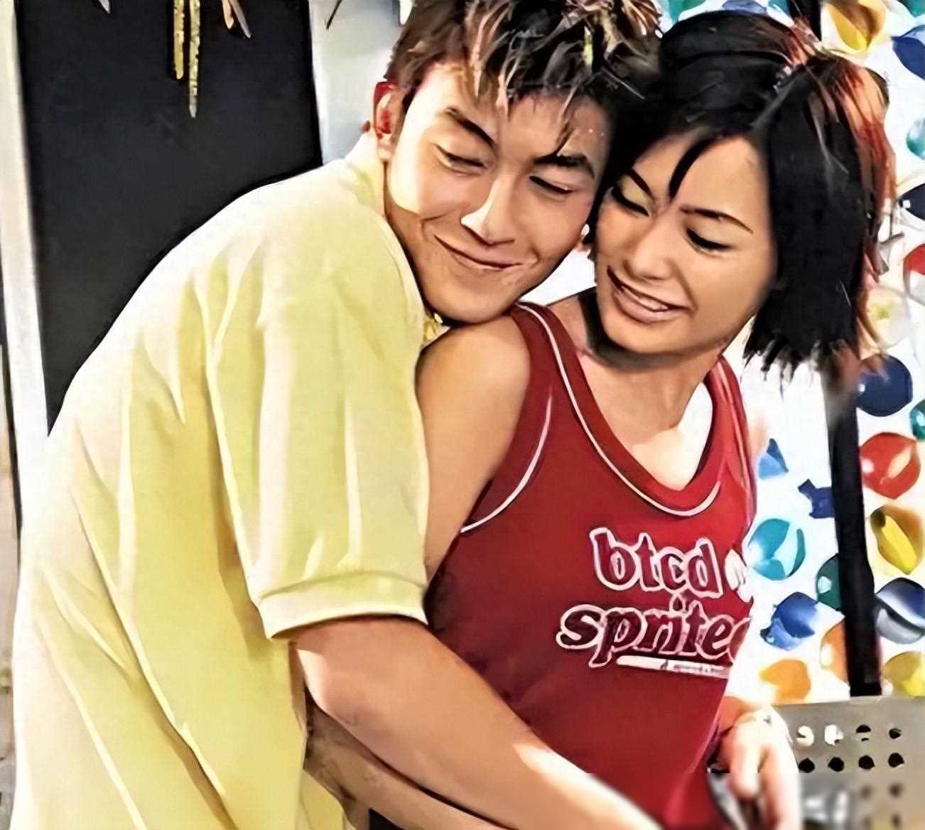 当年她为何选择与陈冠希合影,背后故事引人深思._阿娇_经历_命运