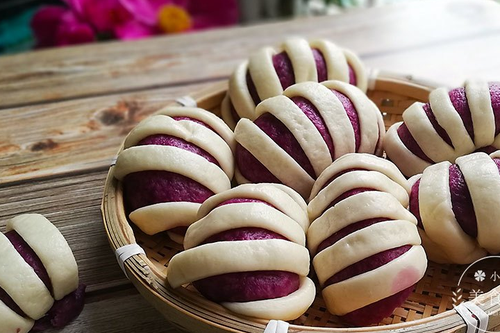 2,做好的花卷用凉水上锅,不用二次饧发.