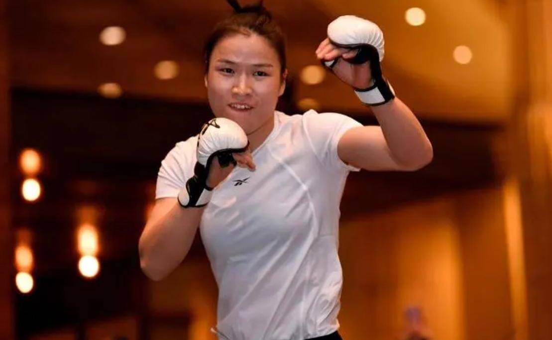 原创张伟丽的小动作谁注意到了细节显人品李景良也提到了这一点