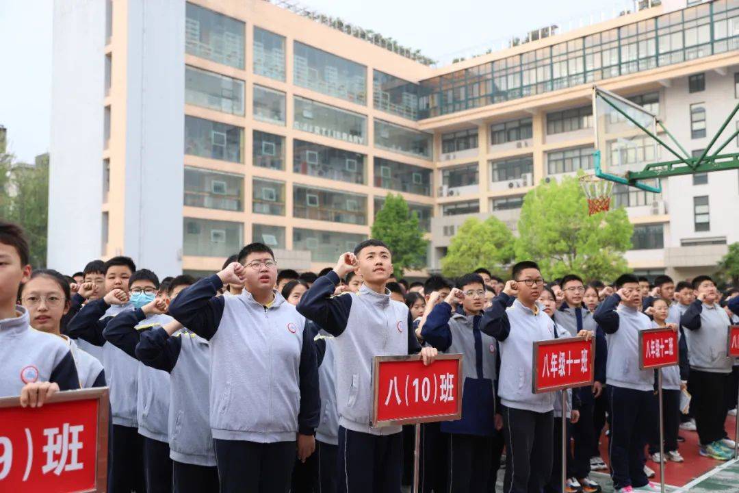 维护国家安全赓续红色精神郑州群英中学举行主题升旗仪式