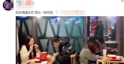 原创风波过后辛巴和妻子吃炸鸡秀恩爱女徒弟们现身三亚蹦迪嗨翻天