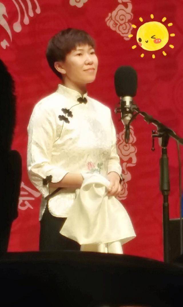 郭德纲干女儿许鹤丹从一线归来,发文感谢师父教诲,感谢丈夫支持