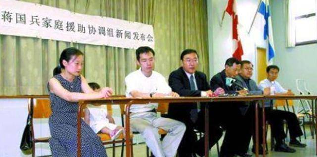 2006年顶不住生活压力的蒋国兵在加拿大的多伦多跳桥自杀,结束了他