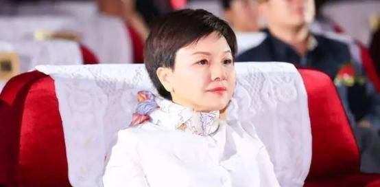 创作者
            靠“捐助”赚了五亿，却不给雇员月工资，“我省女首善之区”终被曝出(图3)