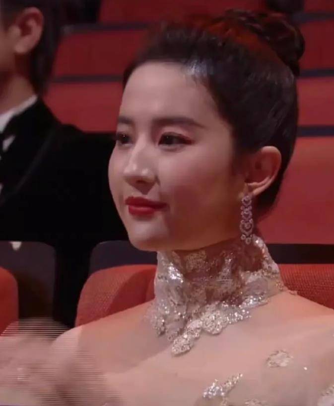 高清怼脸杀下的10位明星有人肤如凝脂颜值高有人褶子爬满了脸