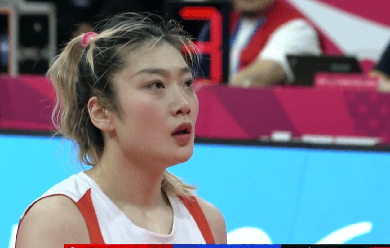 这场赛前,四川队的外援坎贝奇已经因为肘击张茹,而且还是两次肘击对手