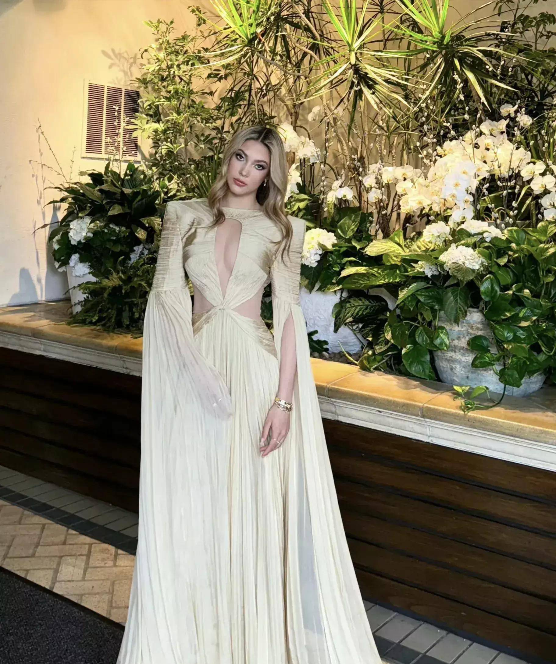 谷爱凌踏进美国上流社会和马斯克邓文迪同框贵妇打扮惊艳全场