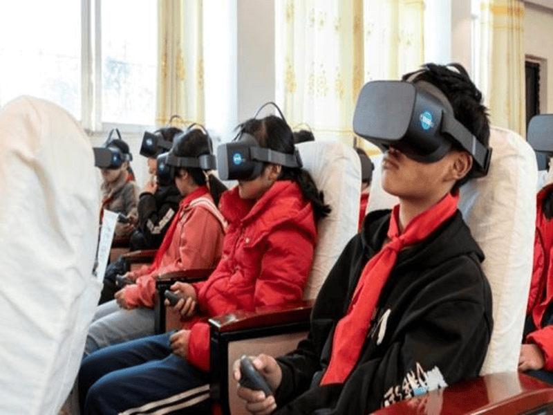 重庆青年职院党委书记朱毓高一行到全国高校思政课虚拟仿真体验教学