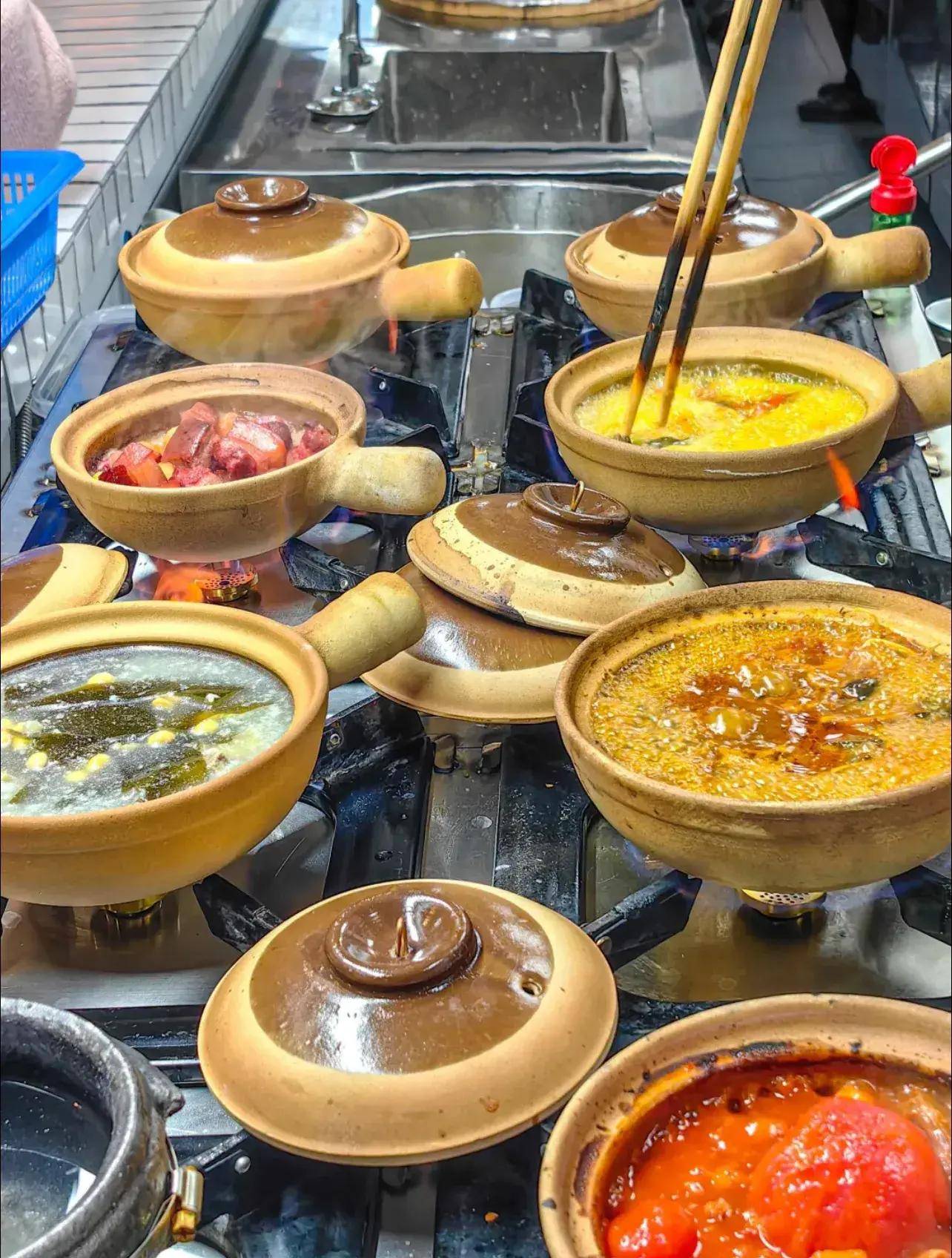 武汉天天排队的国民下饭菜,五个人吃一百多,又帮湖北人养老婆