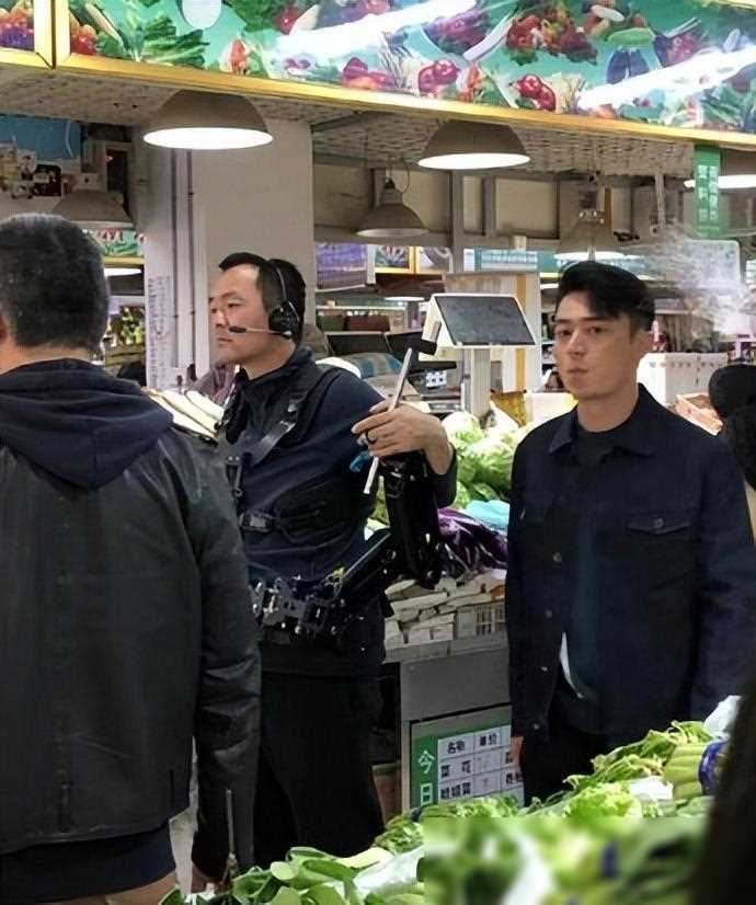 霍建华近况揭秘44岁婚后与长发正妹亲密照曝光引热议