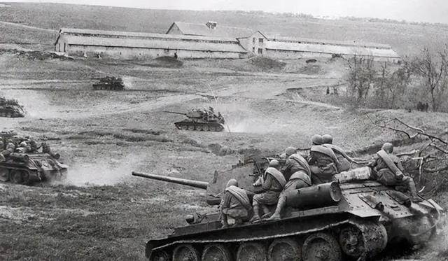 苏德战争苏军对抗德军脑洞大开18装甲师突遇反坦克地雷犬