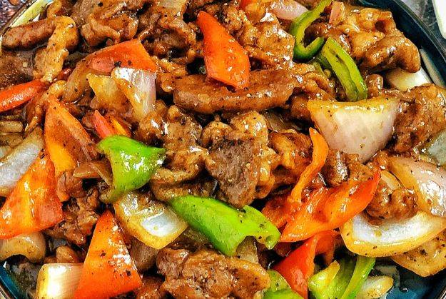 黑椒牛肉辣而不燥香醇可口