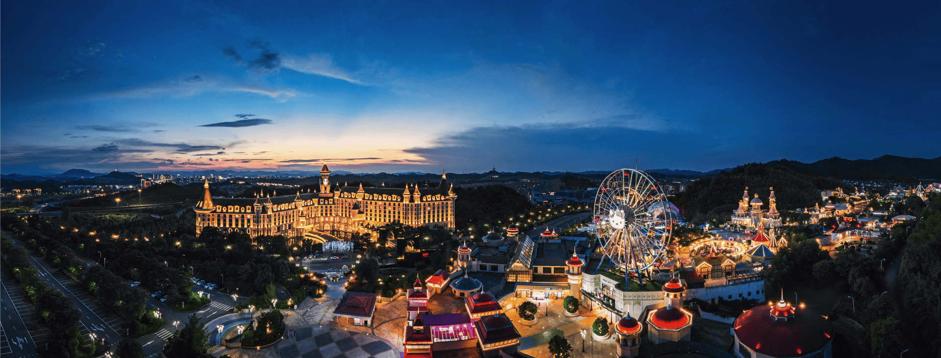 休 闲 度 假距小镇中心商业街约300米,山谷食堂,山谷超市,村也咖啡等