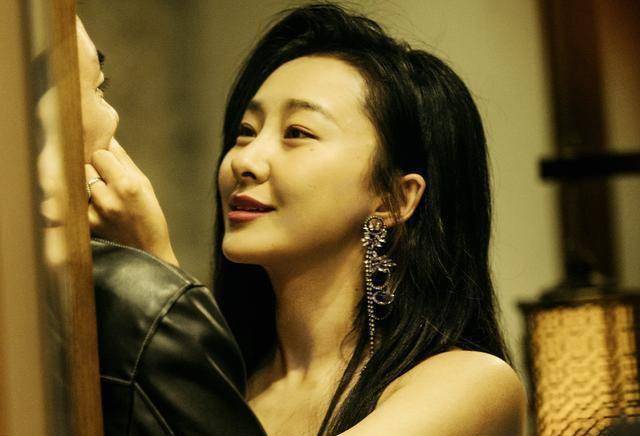 首映仅5000元,王李丹妮与吉丽同台飙戏,排片太少了_角色_相声_喜剧