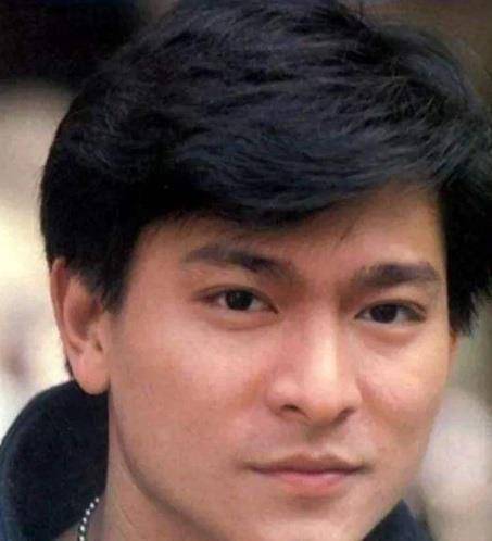 郭德纲一直留着桃心发型?原来也有着青葱岁月,刘德华的既视感!