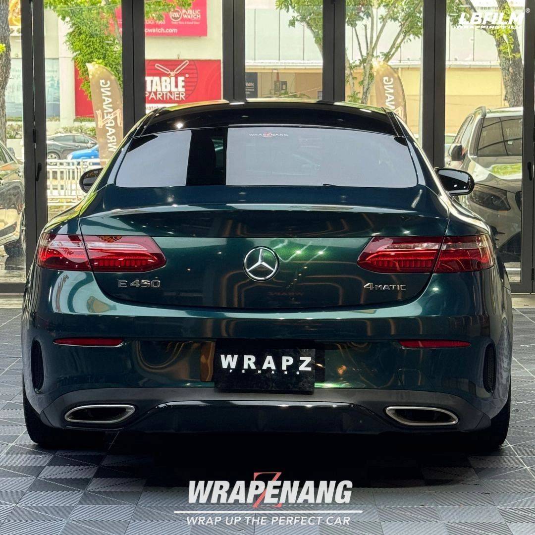 奔驰e450lb改色膜原厂漆圣雷莫绿金属质感柔和且高贵