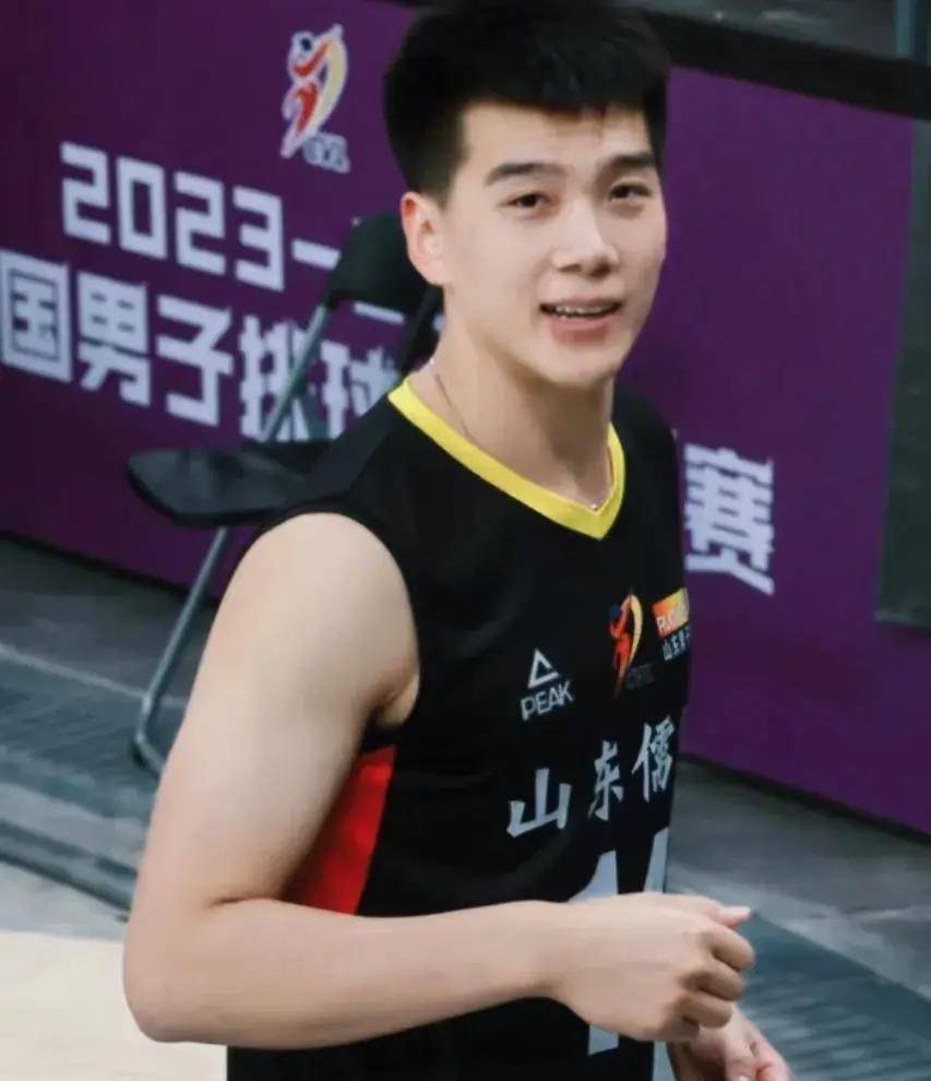 青年排球运动员翟德军阳光帅气迷人十足