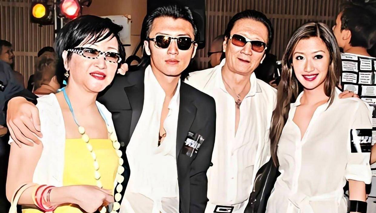 谢振轩疑交往46岁教练,王诗龄炫富,黄多多秀才艺_谢贤_谢霆锋_张柏芝