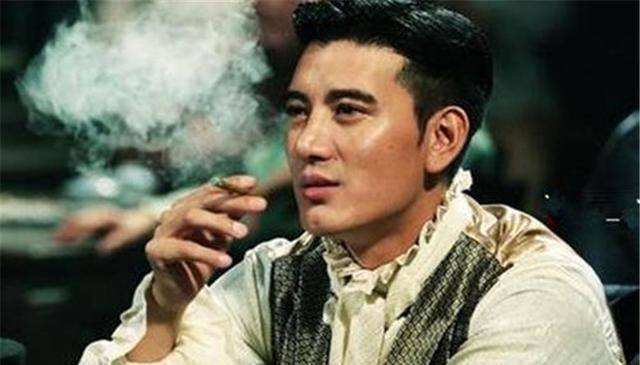 原创卢小嘉当年暴揍上海滩大亨黄金荣他爹倒台后他是何结局
