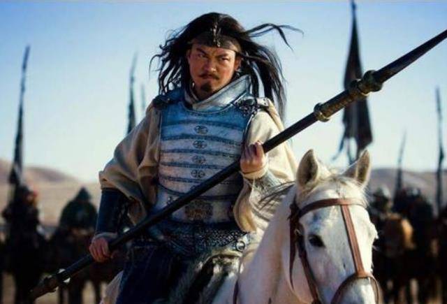 在关羽发起襄樊之战的时候,庞德却抬了一口棺材要跟关羽死战,而且在被