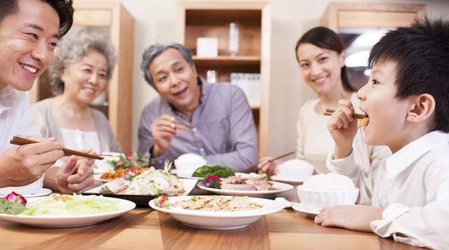 原创俗语菜不摆三筷不成五席不成六是何意思餐桌礼仪要谨记