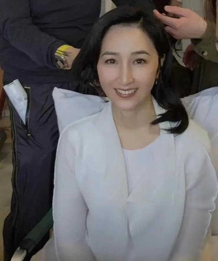 关咏荷复出拍广告！揭张家辉夫妇资产之谜-关咏荷张家辉访谈