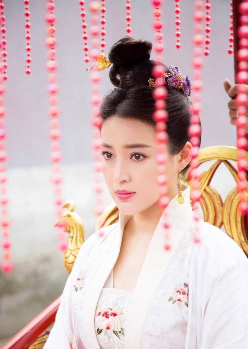 这些女明星的好身材与古装绝配,每个都引人遐想,回眸一笑百魅生