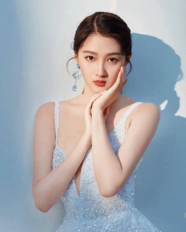 关晓彤的五官是被上帝吻过吗全素颜录制节目天然鼻比整容还立体