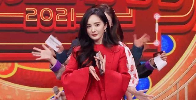 和李沁金晨站在一起的杨幂真的老了