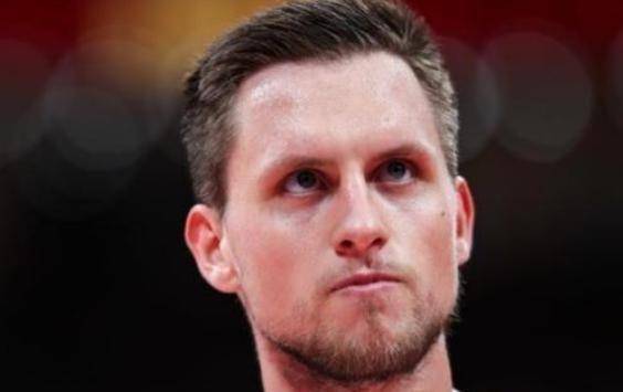 相对于进攻,由于铁锤戈塔特和兰佩都没有出战,他们的内线身高已经严重