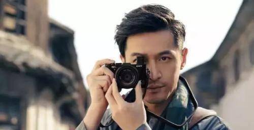 原创胡歌坎坷往事惹人疼成名背后藏苦衷至今单身有原因