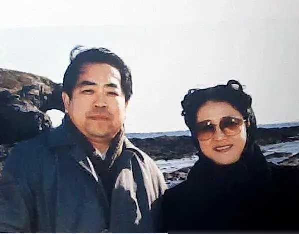 原创楠莉被赞不简单已婚三娃仍令范曾倾心带娃再婚软饭也吃得香