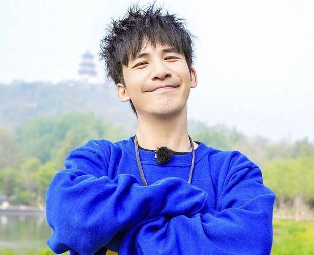 与欧弟形成鲜明对比的是他的前同事大张伟.