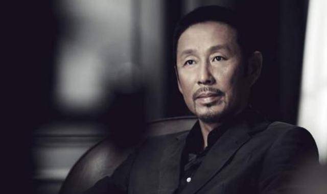 老戏骨陈道明一个清高得只肯在戏里低头的男人