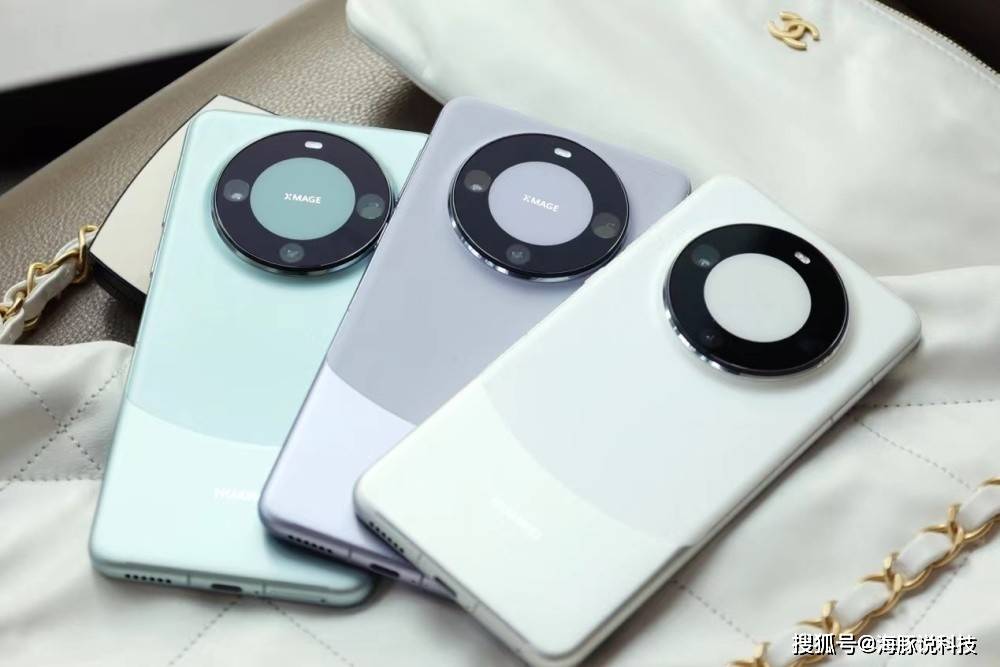 此外,华为mate 60 pro还支持ai隔空操控,智感支付,注视不熄屏等功能