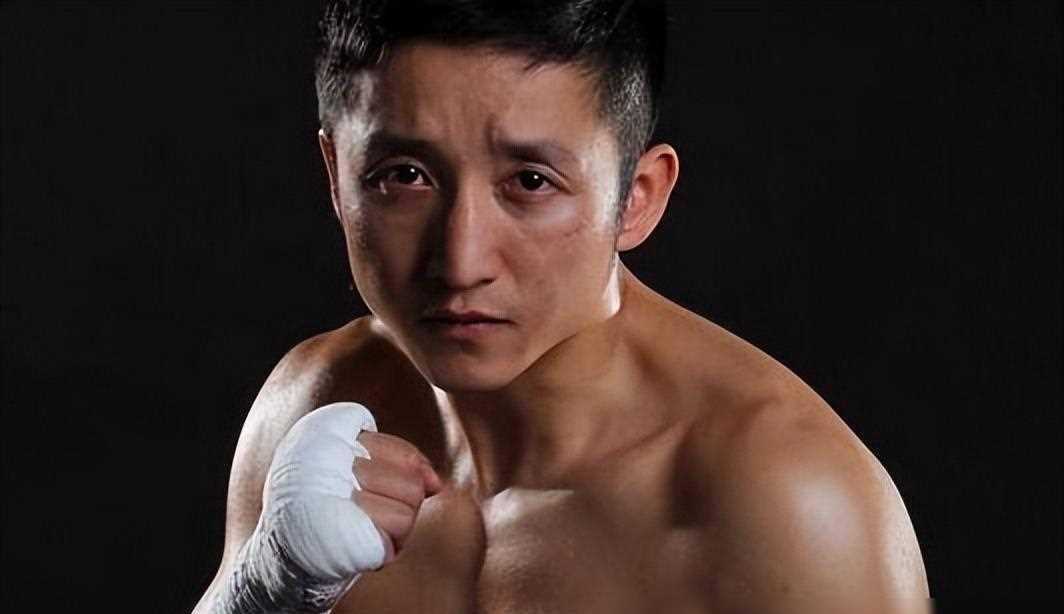 原创邹市明拳王形象受争议失利日搬运工靠妻陪酒求资源