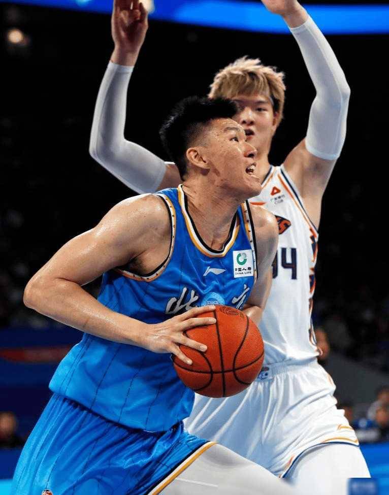 组图:北京首钢1-1追平上海 翟晓川曾凡博防守_比赛_北京首钢队_球迷