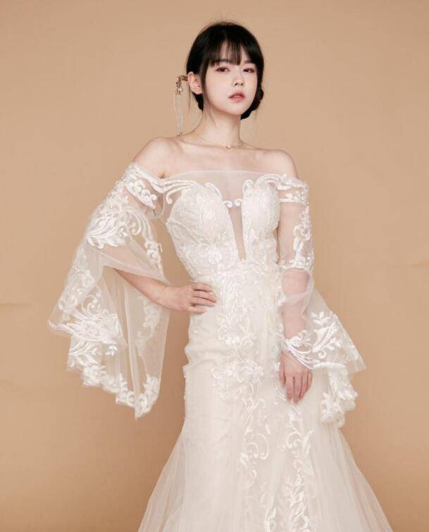 原创沫子突然公布婚纱照和小6岁的男友婚期将近曾表示怀孕就结婚