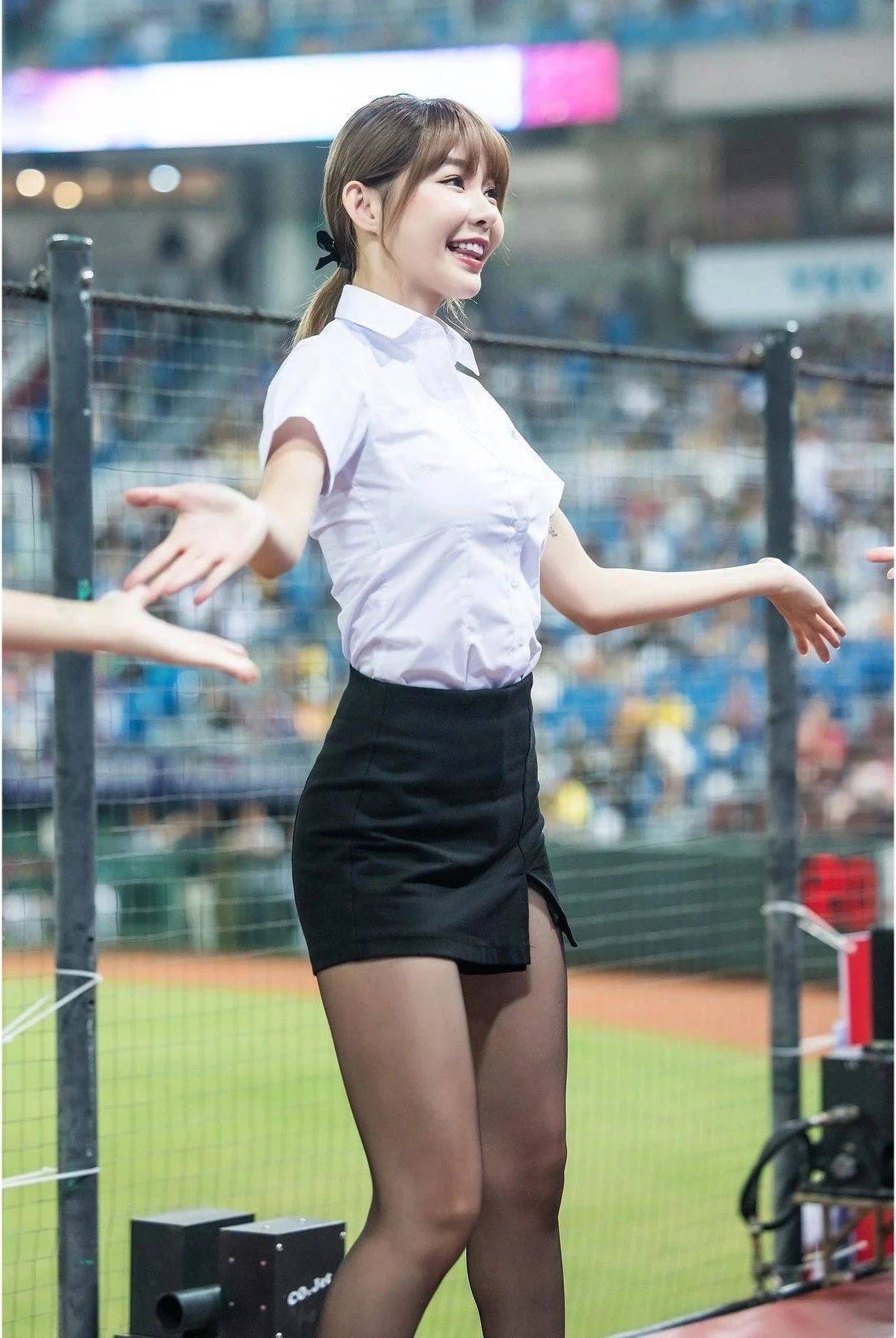 "最正啦啦队女神"陈怡睿:绝美颜值和火辣身材,被网友封为女神