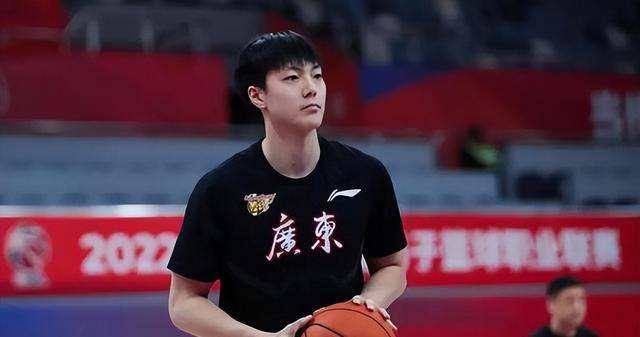 cba季后赛焦点预测广东宏远对决广厦男篮胡明轩争霸孙铭徽