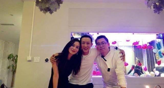 不过在一派祝福声中,也有网友提起韩庚曾经的绯闻女友李小璐和江铠同.