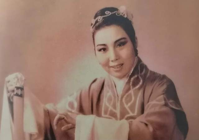 金艳芳,这位越剧界的"硬里子",曾陪伴姚水娟,王杏花,邢竹琴等众多名旦