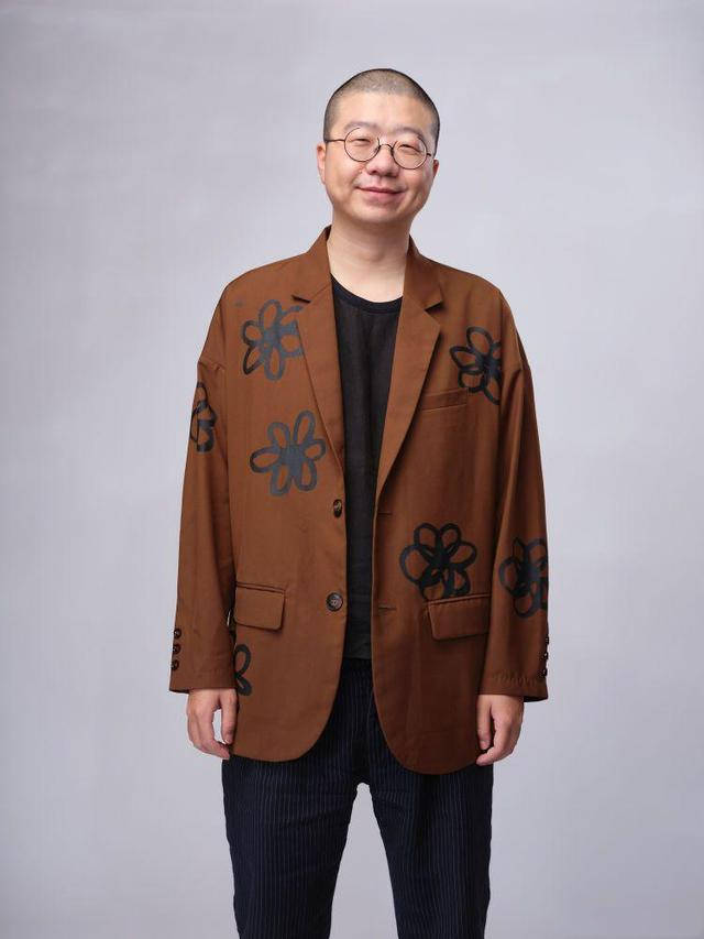 脱口秀复苏?《轻轻松松喜剧节》上线,呼兰再就业,杨笠被抛弃