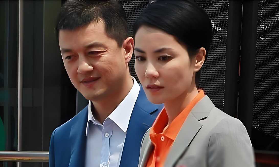 海哈金喜谈看上李亚鹏的原因,与继女李嫣相处小心翼翼