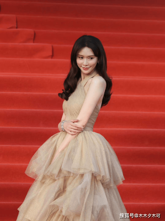 原创林志玲罕见现身引关注皮肤紧致优雅大方肤色越来越像日本人