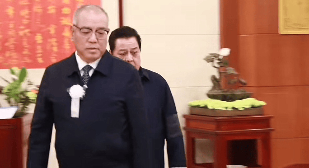 细看之下不难发现,一些相声界的前辈都有现身追悼,包括廉春明,李国盛