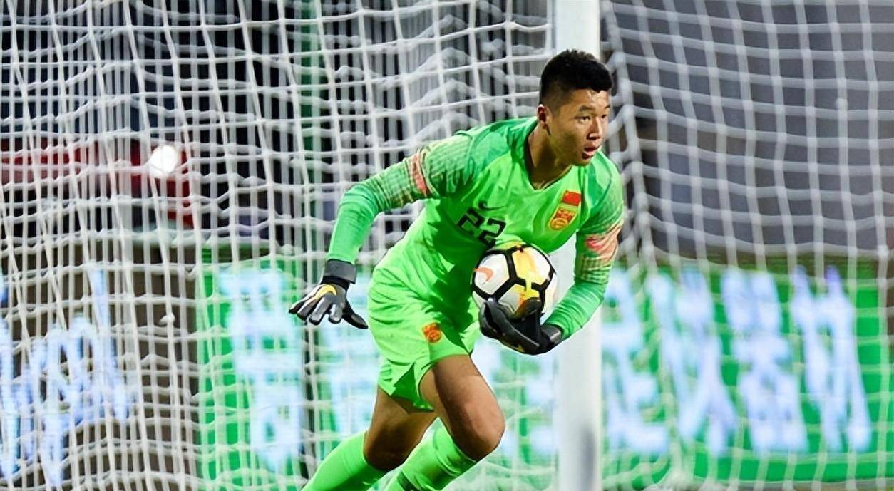 黄子豪首场首发后整体表现平平,门将控球能力一般,无法给中国队进攻