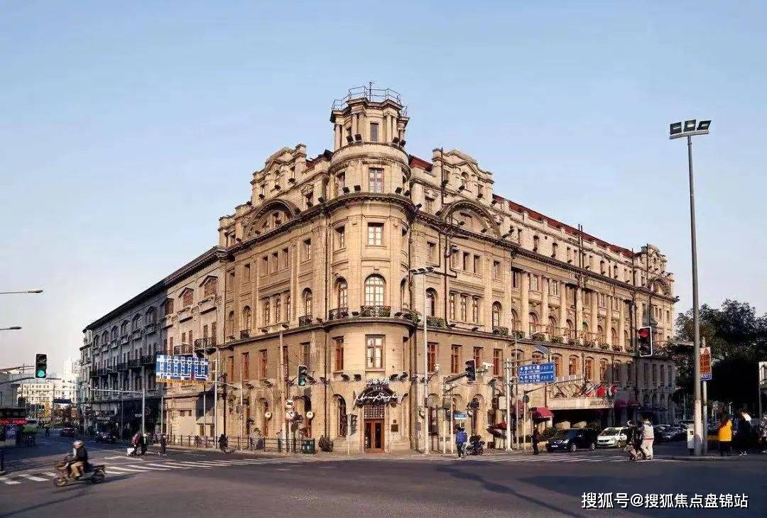 原邵万兴),杏花楼(原生昌番菜馆),上海大厦(原百老汇大厦),新亚大酒店