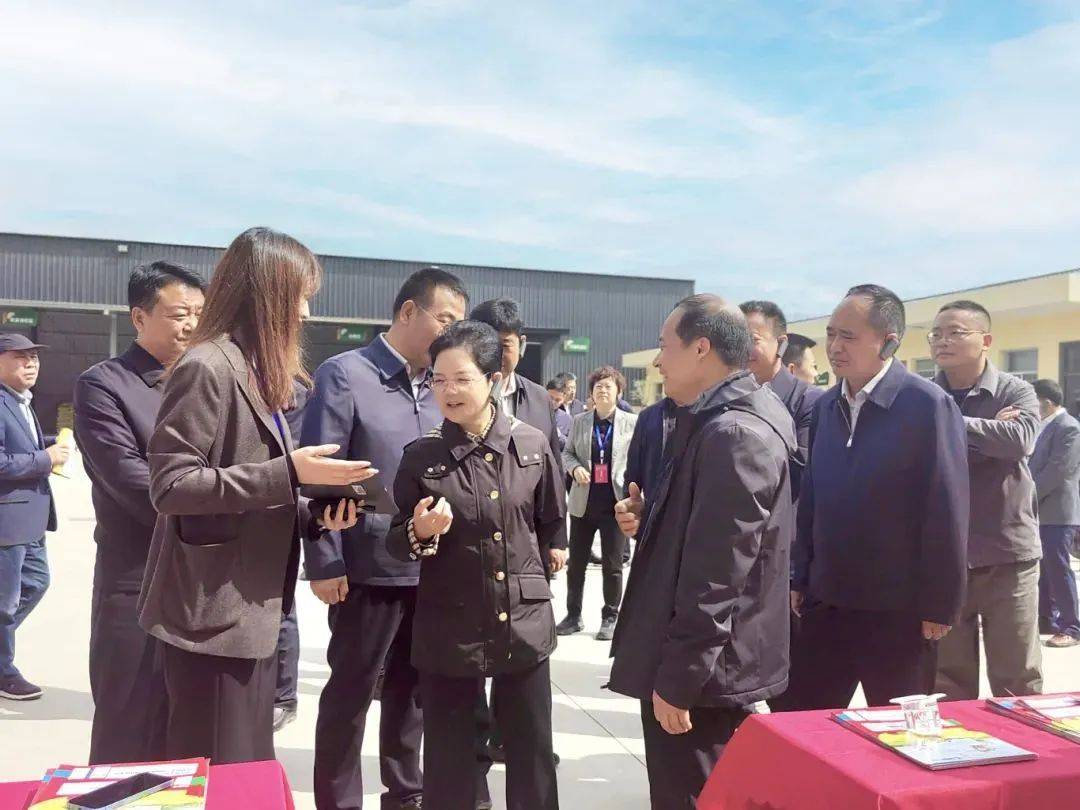 省农业农村厅厅长孙矿玲一行到星辰云控股旗下嘟嘟农机考察调研