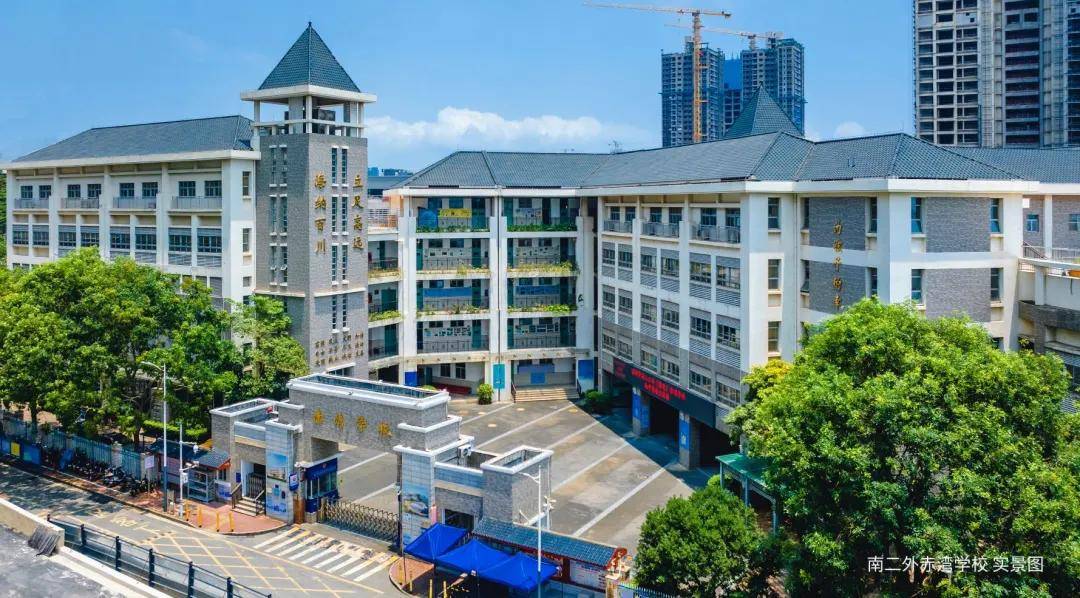 去年被南二外挂牌,本部很强,但是新建分校的分布需要好的生源和师资